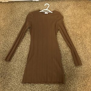 I would say this runs small for an XL, maybe a M or L